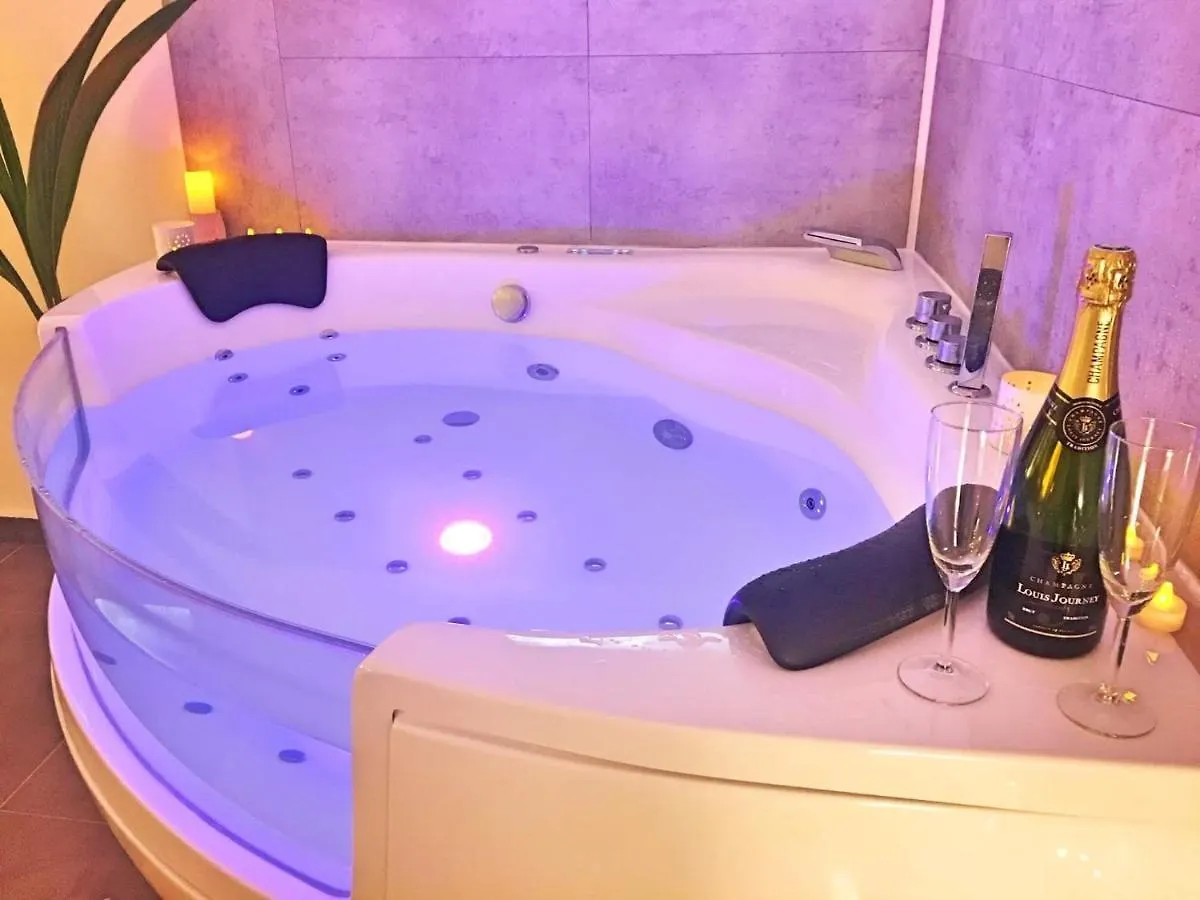 Suite & Spa Avignon Apartment
